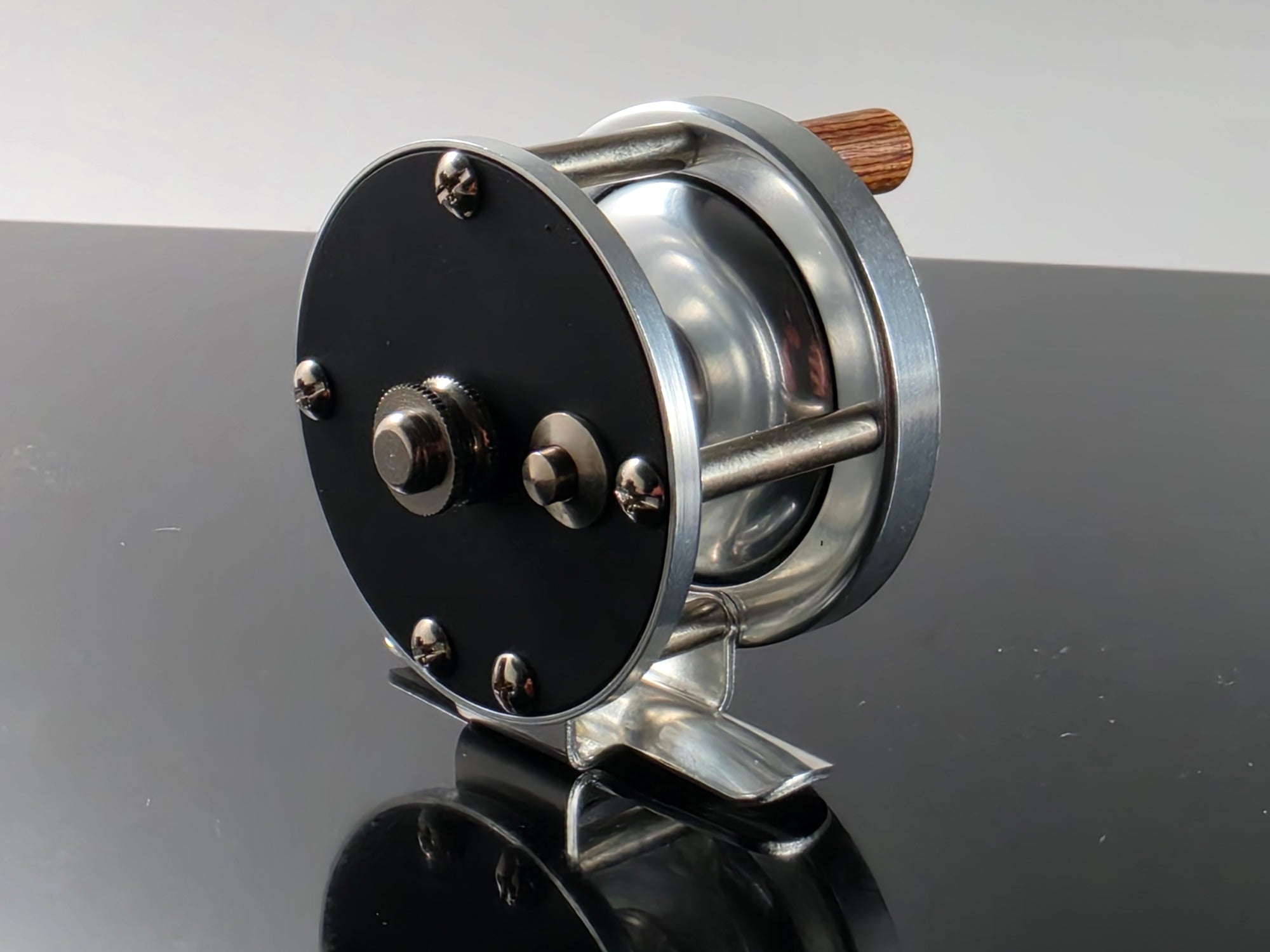 Anglers Roost VH1 Vom Hoffe reproduction fly reel back plate reel foot view
